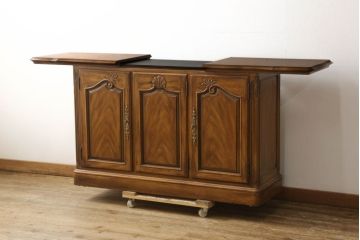 中古　美品　DREXEL HERITAGE(ドレクセルヘリテイジ)　細部まで凝ったつくりが美しいサイドボード(収納棚、戸棚、サーバー、カウンターテーブル)(R-061354)