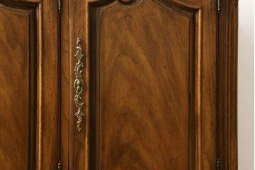 中古　美品　DREXEL HERITAGE(ドレクセルヘリテイジ)　細部まで凝ったつくりが美しいサイドボード(収納棚、戸棚、サーバー、カウンターテーブル)(R-061354)