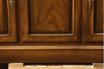 中古　美品　DREXEL HERITAGE(ドレクセルヘリテイジ)　細部まで凝ったつくりが美しいサイドボード(収納棚、戸棚、サーバー、カウンターテーブル)(R-061354)