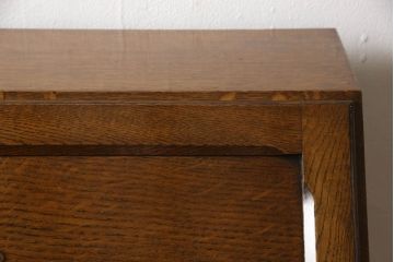 イギリスアンティーク　オーク材　ロイズ・アンティークス(Lloyd's Antiques)取り扱い　クラシカルな雰囲気の佇まいが魅力的なライティングビューロー(簿記机、ワークデスク、在宅用、在宅ワーク用、引き出し)(R-061359)