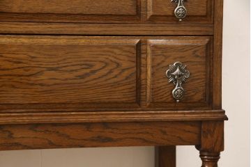 イギリスアンティーク　オーク材　ロイズ・アンティークス(Lloyd's Antiques)取り扱い　クラシカルな雰囲気の佇まいが魅力的なライティングビューロー(簿記机、ワークデスク、在宅用、在宅ワーク用、引き出し)(R-061359)