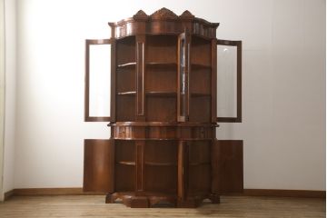中古　美品　マホガニー材　象嵌入り　木目が美しいイタリアンクラシックなキャビネット(食器棚、3ドアカップボード、収納棚、戸棚、飾り棚)(R-061361)