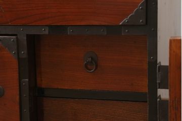 和製アンティーク　明治期　前面欅(ケヤキ)材　角手が格好いい印象の庄内箪笥ローボード(ローチェスト、衣装箪笥、収納箪笥、時代箪笥、引き出し)(R-061366)
