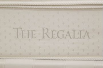 最高峰!　中古　美品　IDC大塚家具取り扱い　2019年モデル　キングスダウン　ザ・レガリア(THE REGALIA)　ダブルクッション　セミダブルベッド(M)　ベッドマットレス&ボトムクッション&ヘッドのセット(定価約141万円)(R-061371)