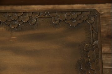 中古　美品　軽井沢彫り　繊細な桜の彫刻が目を惹くセンターテーブル(座卓、ローテーブル)(R-061373)