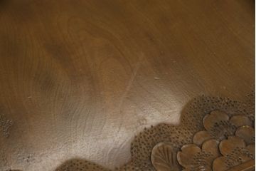 中古　美品　軽井沢彫り　繊細な桜の彫刻が目を惹くセンターテーブル(座卓、ローテーブル)(R-061373)