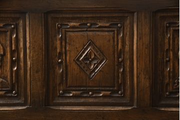 イギリスビンテージ　オーク材　アンティーク調　ベンチ収納　凝った彫刻と深みのある色合いが素敵なベンチ収納(ブランケットボックス、コファ、ベンチチェスト、ヴィンテージ)(R-061377)
