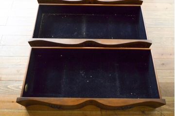 中古　美品　DREXEL HERITAGE(ドレクセルヘリテイジ)　リリアンオーガスト コレクション　カーブを描いたデザインが優雅なアンティーク調チェスト(引き出し)(R-061385)