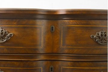 中古　美品　DREXEL HERITAGE(ドレクセルヘリテイジ)　リリアンオーガスト コレクション　カーブを描いたデザインが優雅なアンティーク調チェスト(引き出し)(R-061385)