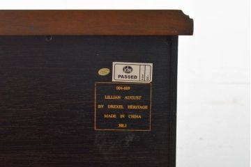 中古　美品　DREXEL HERITAGE(ドレクセルヘリテイジ)　リリアンオーガスト コレクション　カーブを描いたデザインが優雅なアンティーク調チェスト(引き出し)(R-061385)