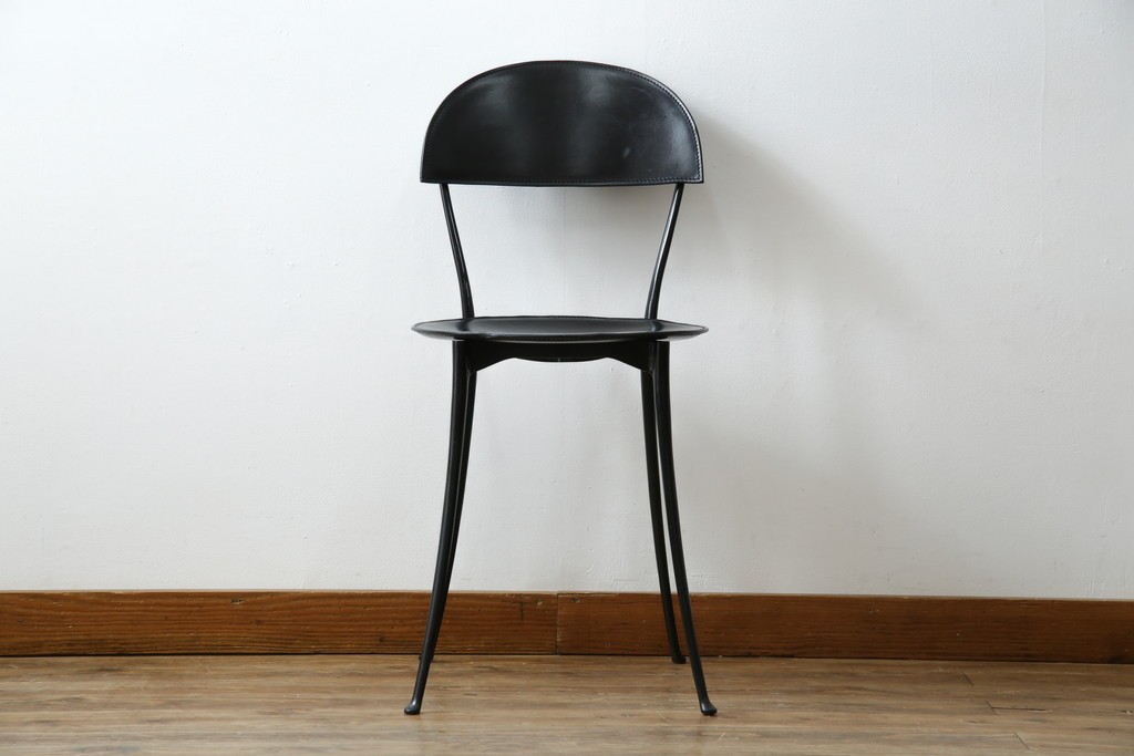 中古　希少品　イタリア　ザノッタ(zanotta)　TONIETTA(トニエッタ)シリーズ　本革　優雅なフォルムが魅力的なレザーチェア　定価約17万円　(R-061386)