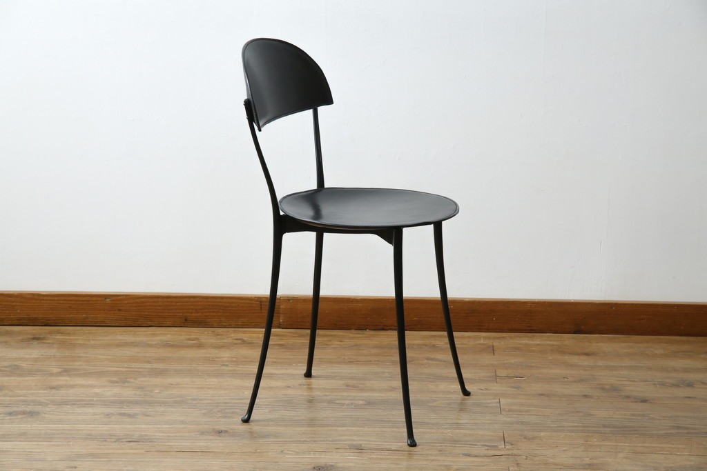 中古　希少品　イタリア　ザノッタ(zanotta)　TONIETTA(トニエッタ)シリーズ　本革　優雅なフォルムが魅力的なレザーチェア　定価約17万円　(R-061386)