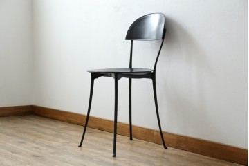 中古　希少品　イタリア　ザノッタ(zanotta)　TONIETTA(トニエッタ)シリーズ　本革　優雅なフォルムが魅力的なレザーチェア　定価約17万円　(R-061386)