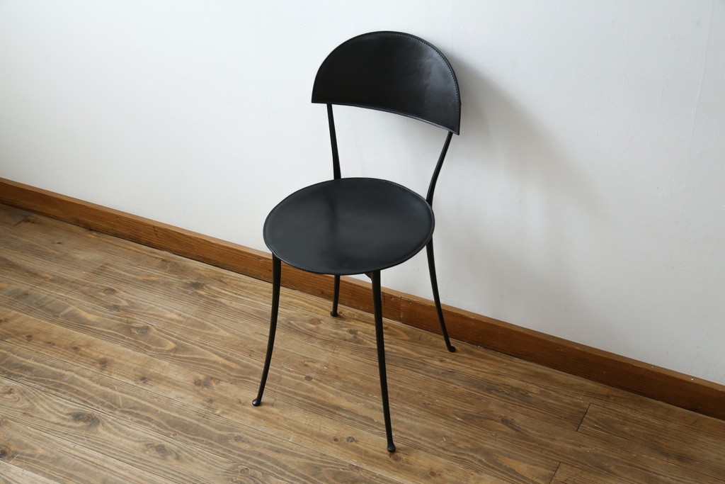 中古　希少品　イタリア　ザノッタ(zanotta)　TONIETTA(トニエッタ)シリーズ　本革　優雅なフォルムが魅力的なレザーチェア　定価約17万円　(R-061386)