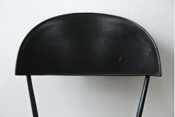 中古　希少品　イタリア　ザノッタ(zanotta)　TONIETTA(トニエッタ)シリーズ　本革　優雅なフォルムが魅力的なレザーチェア　定価約17万円　(R-061386)
