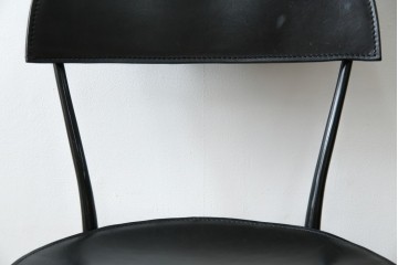 中古　希少品　イタリア　ザノッタ(zanotta)　TONIETTA(トニエッタ)シリーズ　本革　優雅なフォルムが魅力的なレザーチェア　定価約17万円　(R-061386)