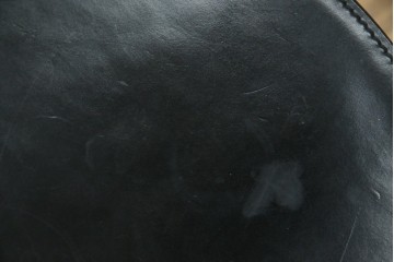 中古　希少品　イタリア　ザノッタ(zanotta)　TONIETTA(トニエッタ)シリーズ　本革　優雅なフォルムが魅力的なレザーチェア　定価約17万円　(R-061386)