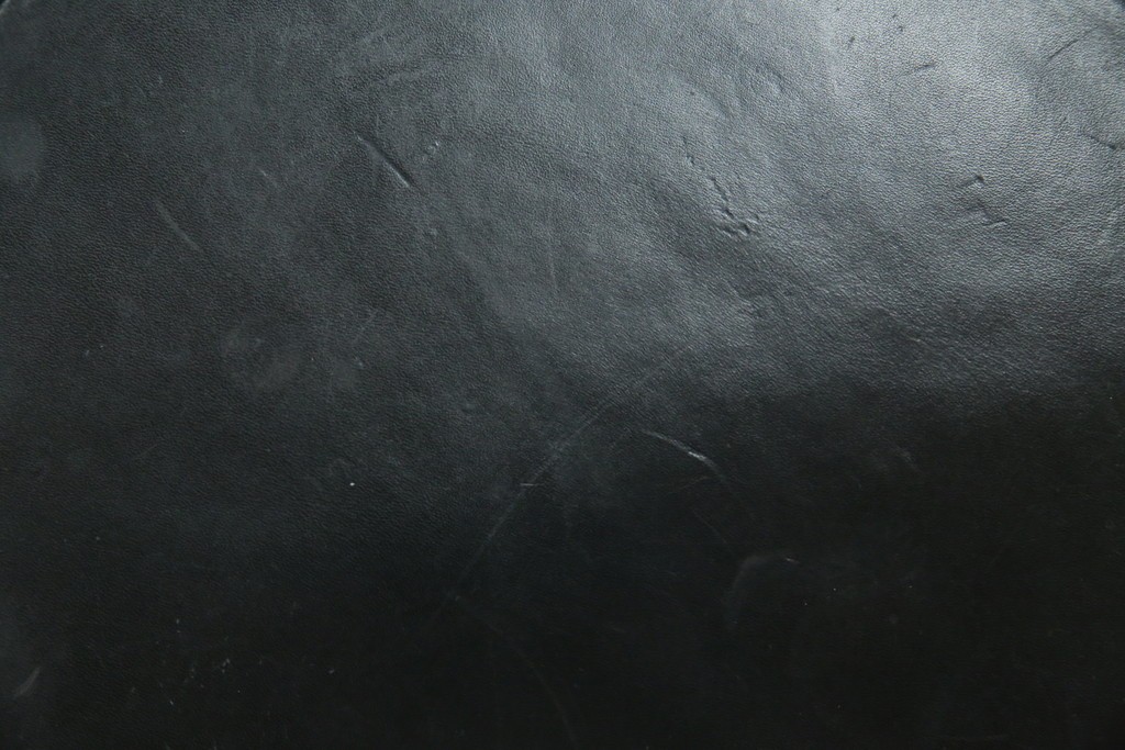 中古　希少品　イタリア　ザノッタ(zanotta)　TONIETTA(トニエッタ)シリーズ　本革　優雅なフォルムが魅力的なレザーチェア　定価約17万円　(R-061386)