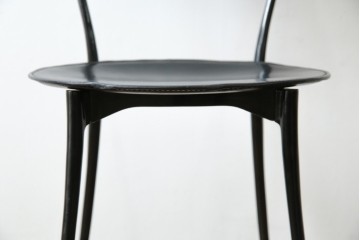 中古　希少品　イタリア　ザノッタ(zanotta)　TONIETTA(トニエッタ)シリーズ　本革　優雅なフォルムが魅力的なレザーチェア　定価約17万円　(R-061386)