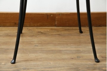 中古　希少品　イタリア　ザノッタ(zanotta)　TONIETTA(トニエッタ)シリーズ　本革　優雅なフォルムが魅力的なレザーチェア　定価約17万円　(R-061386)