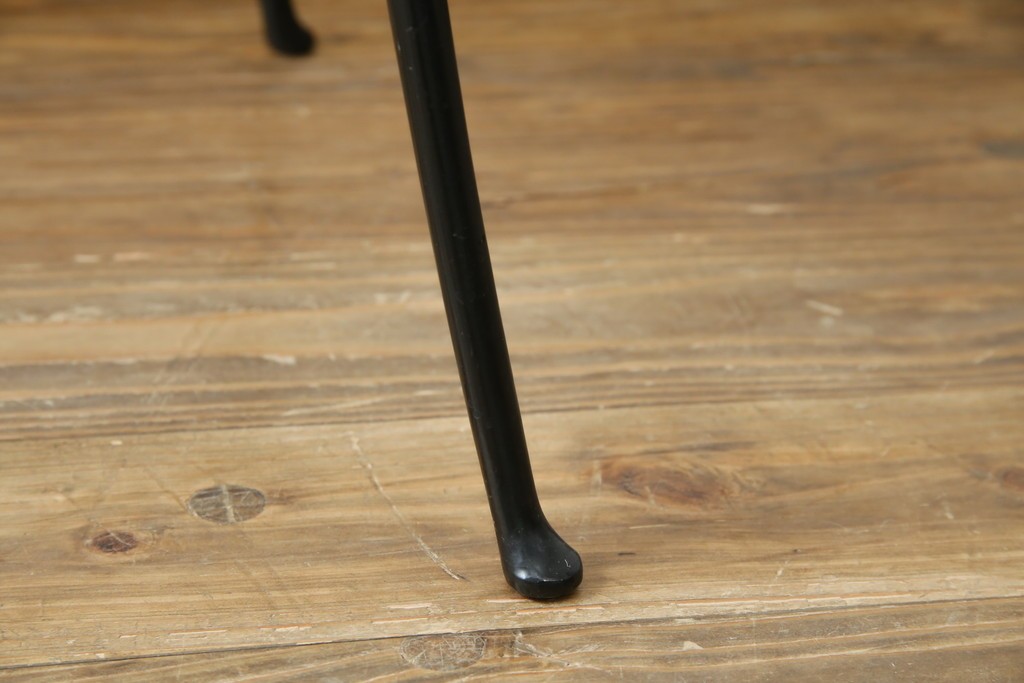 中古　希少品　イタリア　ザノッタ(zanotta)　TONIETTA(トニエッタ)シリーズ　本革　優雅なフォルムが魅力的なレザーチェア　定価約17万円　(R-061386)