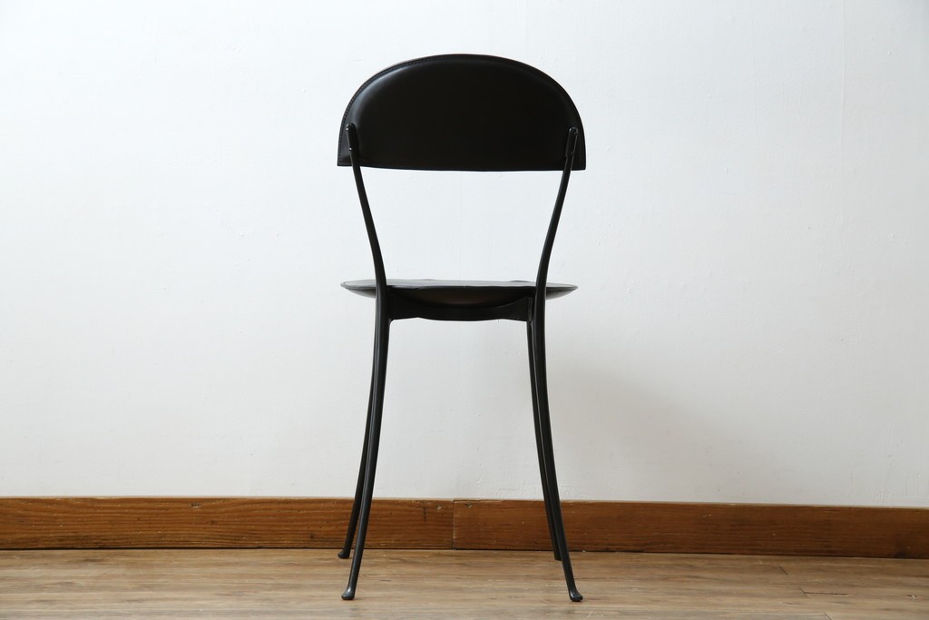 中古　希少品　イタリア　ザノッタ(zanotta)　TONIETTA(トニエッタ)シリーズ　本革　優雅なフォルムが魅力的なレザーチェア　定価約17万円　(R-061386)