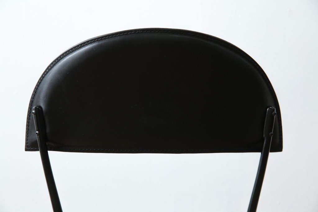 中古　希少品　イタリア　ザノッタ(zanotta)　TONIETTA(トニエッタ)シリーズ　本革　優雅なフォルムが魅力的なレザーチェア　定価約17万円　(R-061386)