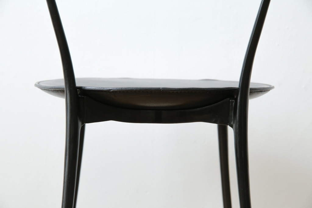 中古　希少品　イタリア　ザノッタ(zanotta)　TONIETTA(トニエッタ)シリーズ　本革　優雅なフォルムが魅力的なレザーチェア　定価約17万円　(R-061386)