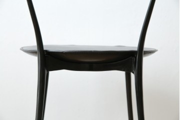 中古　希少品　イタリア　ザノッタ(zanotta)　TONIETTA(トニエッタ)シリーズ　本革　優雅なフォルムが魅力的なレザーチェア　定価約17万円　(R-061386)