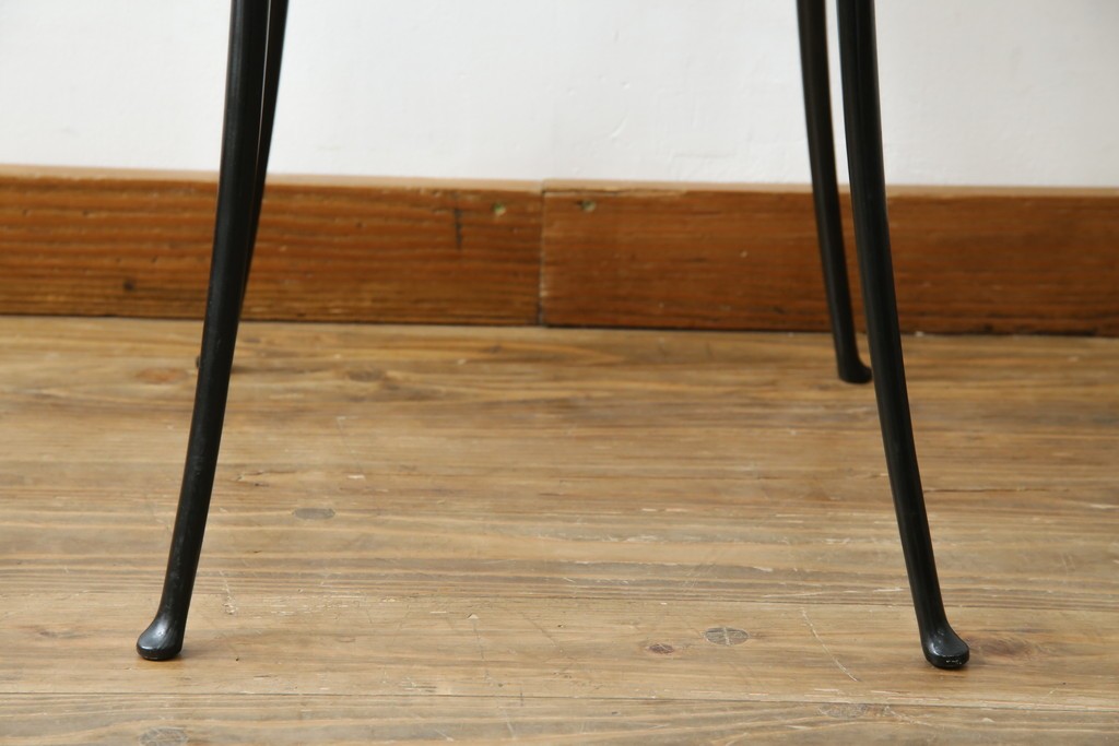 中古　希少品　イタリア　ザノッタ(zanotta)　TONIETTA(トニエッタ)シリーズ　本革　優雅なフォルムが魅力的なレザーチェア　定価約17万円　(R-061386)