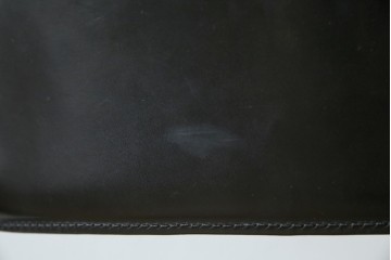 中古　希少品　イタリア　ザノッタ(zanotta)　TONIETTA(トニエッタ)シリーズ　本革　優雅なフォルムが魅力的なレザーチェア　定価約17万円　(R-061386)