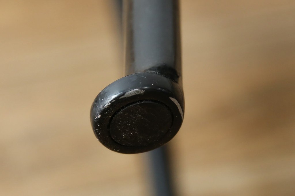 中古　希少品　イタリア　ザノッタ(zanotta)　TONIETTA(トニエッタ)シリーズ　本革　優雅なフォルムが魅力的なレザーチェア　定価約17万円　(R-061386)