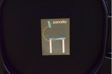 中古　希少品　イタリア　ザノッタ(zanotta)　TONIETTA(トニエッタ)シリーズ　本革　優雅なフォルムが魅力的なレザーチェア(ダイニングチェア、イス、椅子)(定価約17万円)(R-061386)