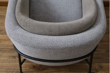 中古　イタリア　ミノッティ(Minotti)　フィルノワール(FIL NOIR)　洗練されたシルエットが美しいアームチェア(定価約70万円)(一人掛けソファ、1人掛け、イス)(R-061395)