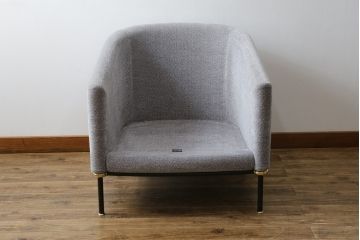 中古　イタリア　ミノッティ(Minotti)　フィルノワール(FIL NOIR)　洗練されたシルエットが美しいアームチェア(定価約70万円)(一人掛けソファ、1人掛け、イス)(R-061395)