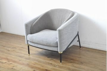 中古　イタリア　ミノッティ(Minotti)　フィルノワール(FIL NOIR)　洗練されたシルエットが美しいアームチェア(定価約70万円)(一人掛けソファ、1人掛け、イス)(R-061396)