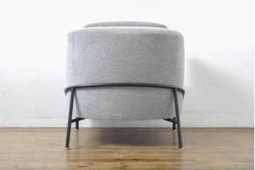 中古　イタリア　ミノッティ(Minotti)　フィルノワール(FIL NOIR)　洗練されたシルエットが美しいアームチェア(定価約70万円)(一人掛けソファ、1人掛け、イス)(R-061396)