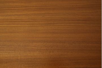 デンマークビンテージ　チーク材　北欧テイストの部屋づくりにぴったり!!木の温もり感じさせる洗練されたフォルムのサイドボード(サイドキャビネット、収納棚、戸棚、ヴィンテージ)(R-061398)