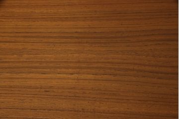 デンマークビンテージ　チーク材　北欧テイストの部屋づくりにぴったり!!木の温もり感じさせる洗練されたフォルムのサイドボード(サイドキャビネット、収納棚、戸棚、ヴィンテージ)(R-061398)