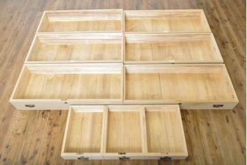 中古　東京の伝統工芸　桐の名門相徳(あいとく)　桐箪笥　引き出しの透かしの意匠が粋なチェスト(並厚、桐たんす、引き出し、着物箪笥、衣装箪笥、和タンス)(R-061405)