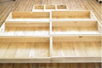 中古　東京の伝統工芸　桐の名門相徳(あいとく)　桐箪笥　引き出しの透かしの意匠が粋なチェスト(並厚、桐たんす、引き出し、着物箪笥、衣装箪笥、和タンス)(R-061405)