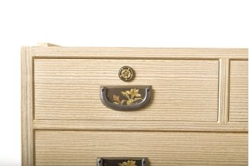 中古　東京の伝統工芸　桐の名門相徳(あいとく)　桐箪笥　引き出しの透かしの意匠が粋なチェスト(並厚、桐たんす、引き出し、着物箪笥、衣装箪笥、和タンス)(R-061405)