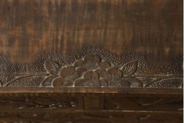 中古　軽井沢彫り　満開の桜の彫刻が見事なチェスト(和たんす、引き出し、衣装箪笥、整理箪笥、サイドチェスト)(R-061406)