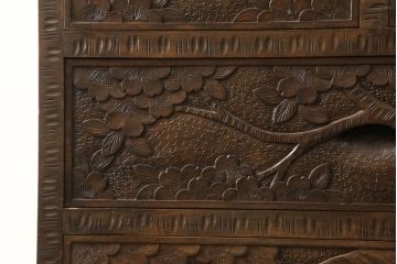 中古　軽井沢彫り　満開の桜の彫刻が見事なチェスト(和たんす、引き出し、衣装箪笥、整理箪笥、サイドチェスト)(R-061406)