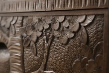 中古　軽井沢彫り　満開の桜の彫刻が見事なチェスト(和たんす、引き出し、衣装箪笥、整理箪笥、サイドチェスト)(R-061406)