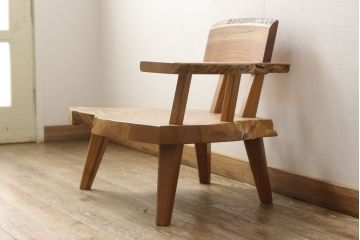 中古　国産　手造り工芸家具　総欅(ケヤキ)材　木のぬくもり感じる個性的なアームチェア(木製チェア、椅子、イス、高座椅子、安楽椅子、板座チェア)(R-061407)