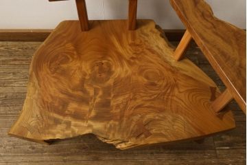 中古　国産　手造り工芸家具　総欅(ケヤキ)材　木のぬくもり感じる個性的なアームチェア(木製チェア、椅子、イス、高座椅子、安楽椅子、板座チェア)(R-061407)