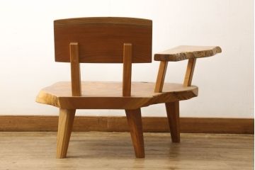 中古　国産　手造り工芸家具　総欅(ケヤキ)材　木のぬくもり感じる個性的なアームチェア(木製チェア、椅子、イス、高座椅子、安楽椅子、板座チェア)(R-061408)