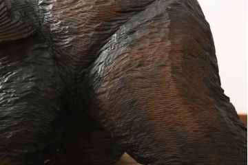 和製ビンテージ　特大サイズ　まるで本物!!　毛流れや鱗に至るまでとにかく彫りが良い!!　木彫りの熊(置物、置き物、ディスプレイ、ヴィンテージ)(R-061411)