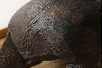 和製ビンテージ　特大サイズ　まるで本物!!　毛流れや鱗に至るまでとにかく彫りが良い!!　木彫りの熊(置物、置き物、ディスプレイ、ヴィンテージ)(R-061411)